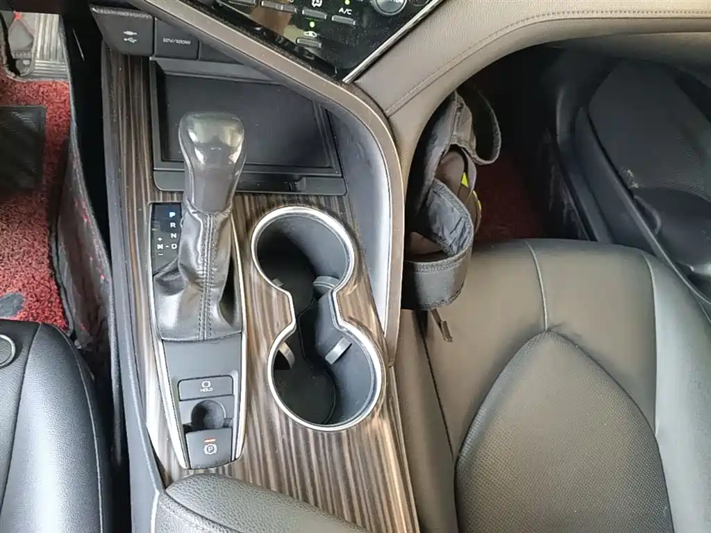 Toyota Camry 2019 — фото 14