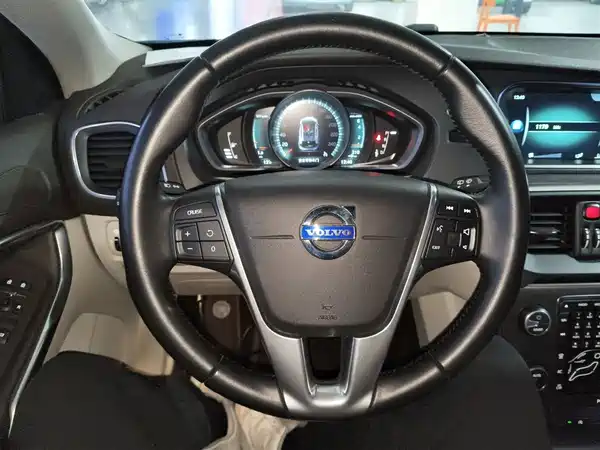 Volvo V40 2016