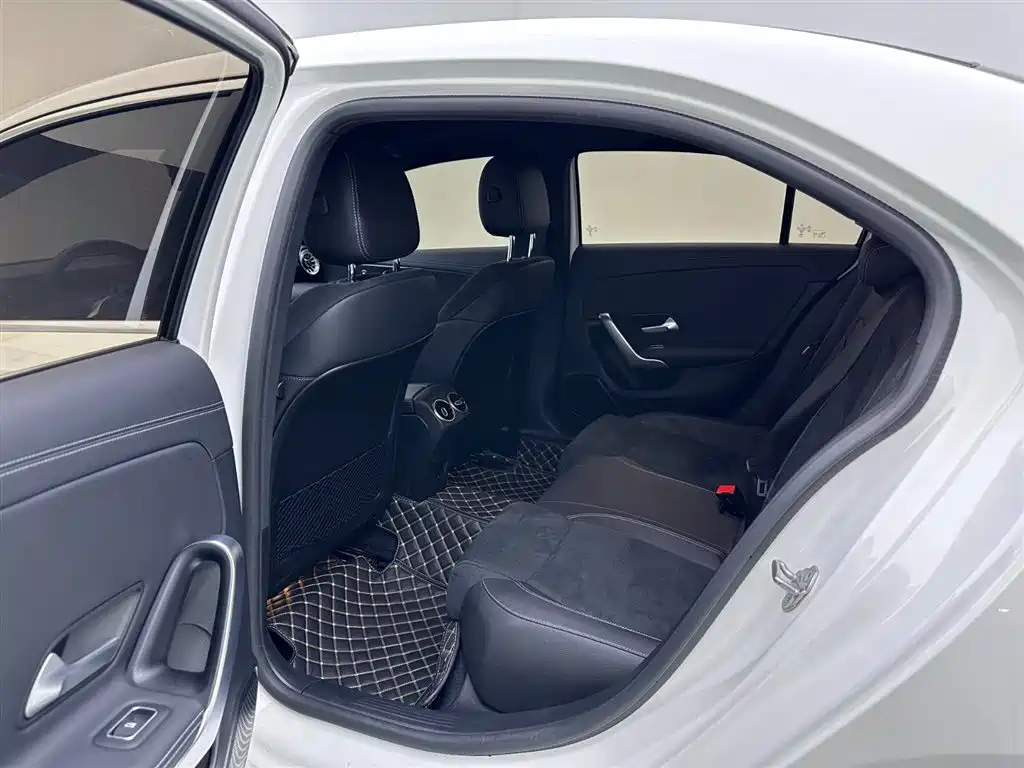 Mercedes-Benz A-Class 2022 — фото 10