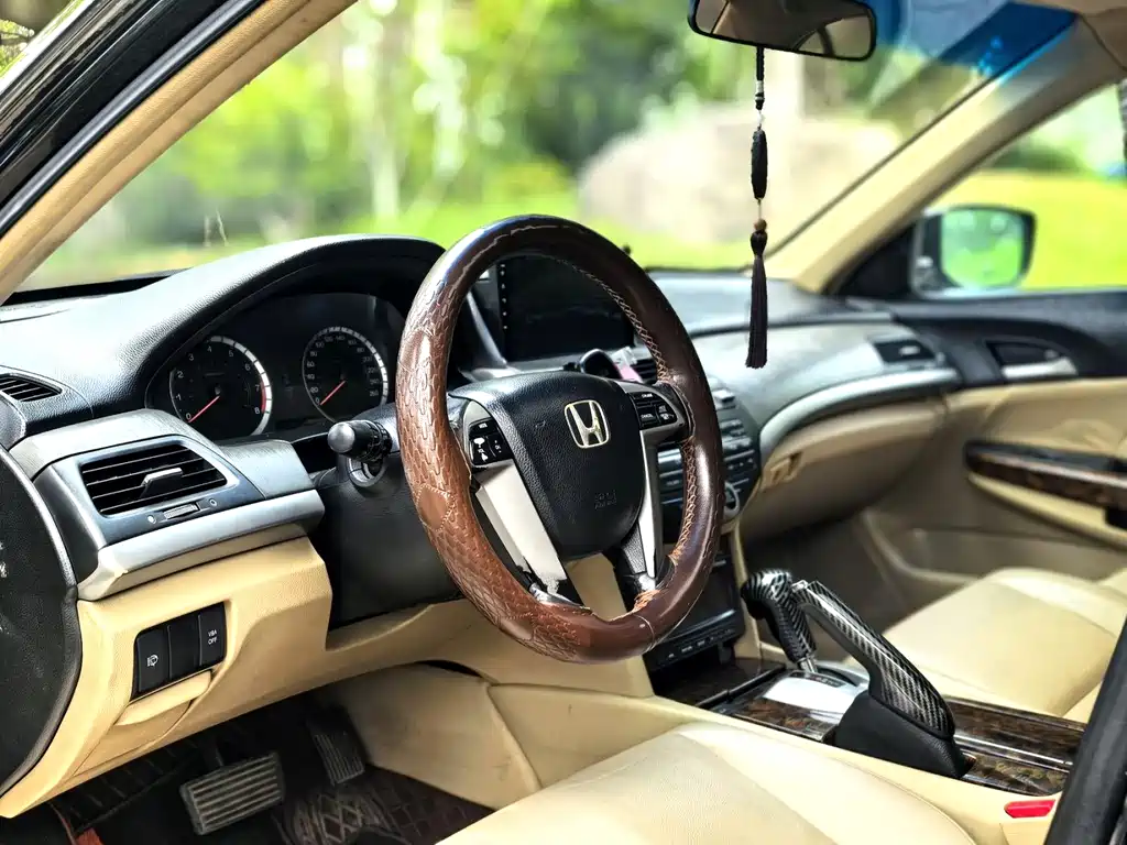 Honda Accord 2010 — фото 16
