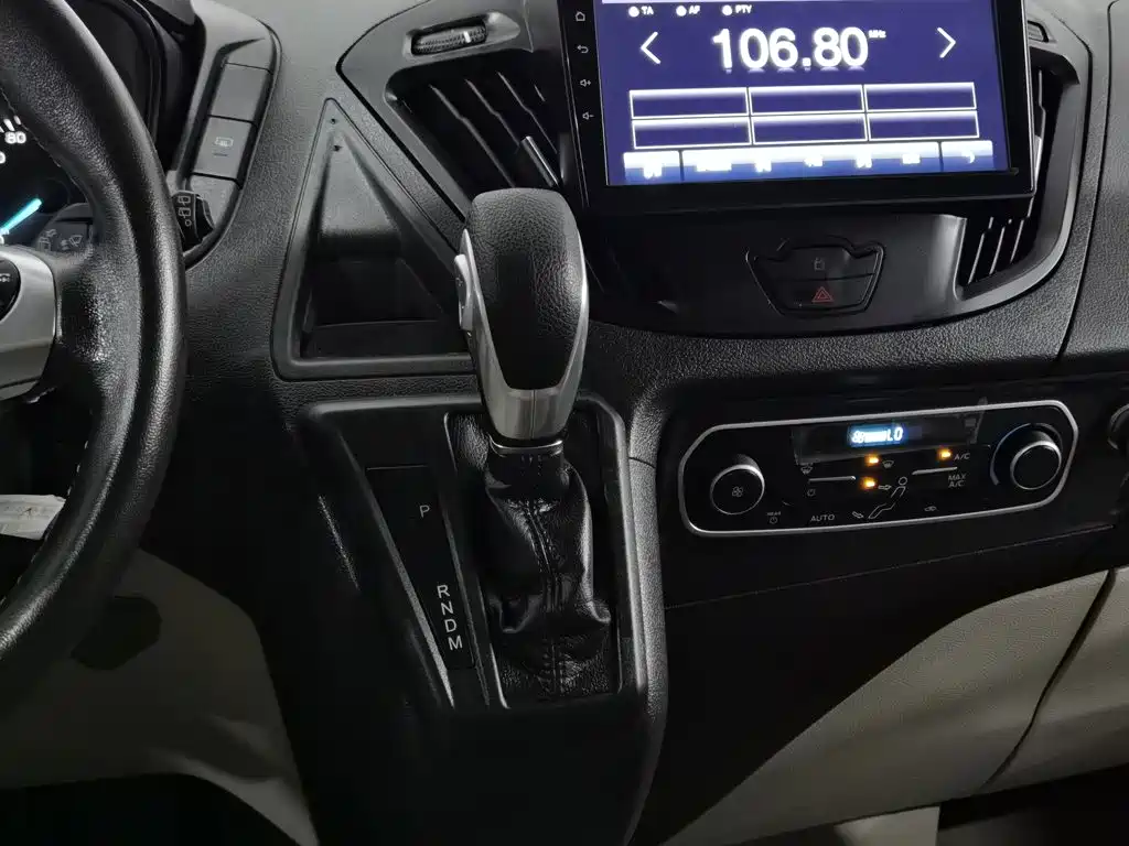 Ford Tourneo 2017 — фото 13