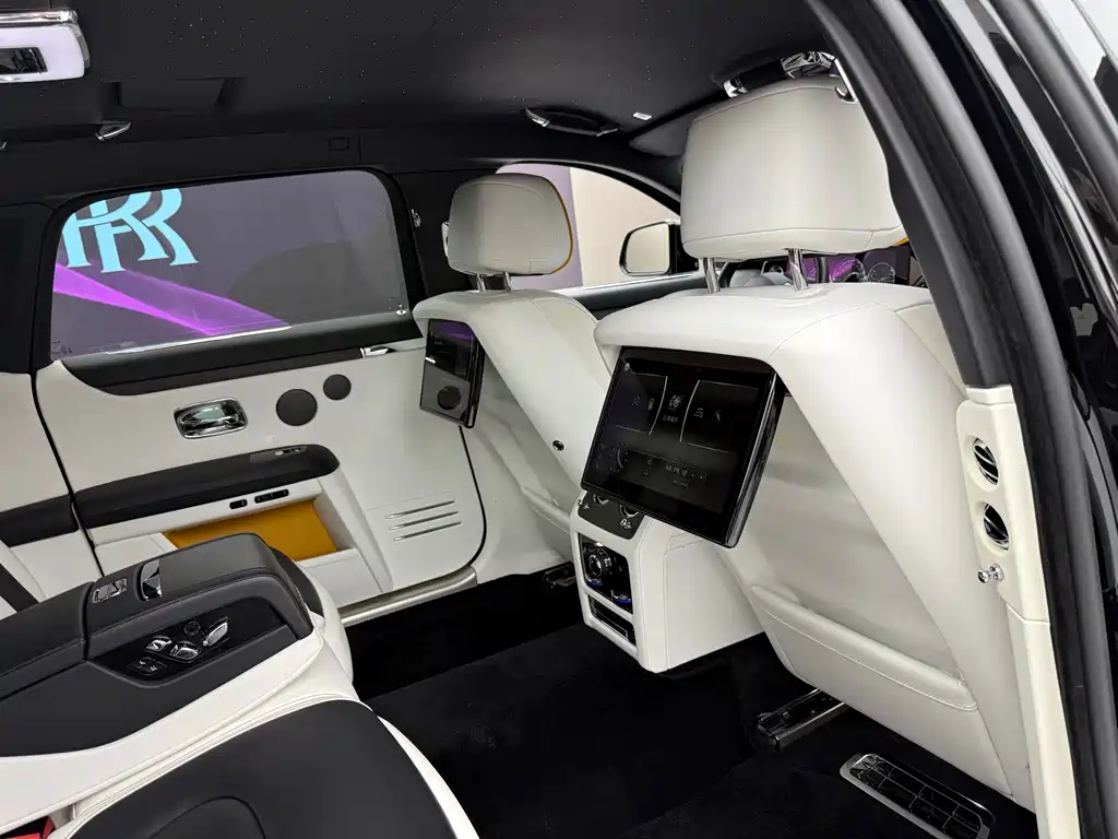 Rolls-Royce Ghost 2021 — фото 17