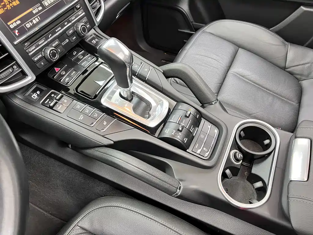 Porsche Cayenne 2015 — фото 19