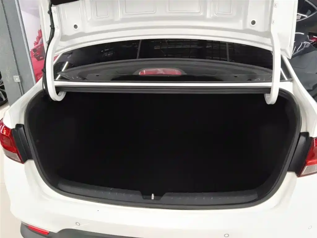 Kia K2 2017 — фото 15