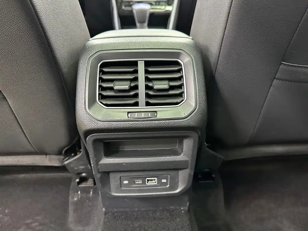 Volkswagen Tiguan L 2023 — фото 10