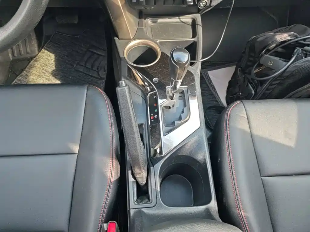 Toyota RAV4 2016 — фото 14