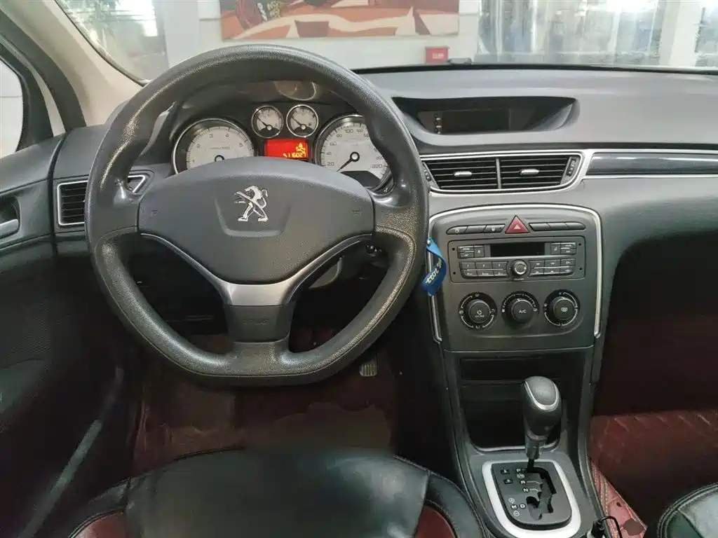 Peugeot 308 2015 — фото 11