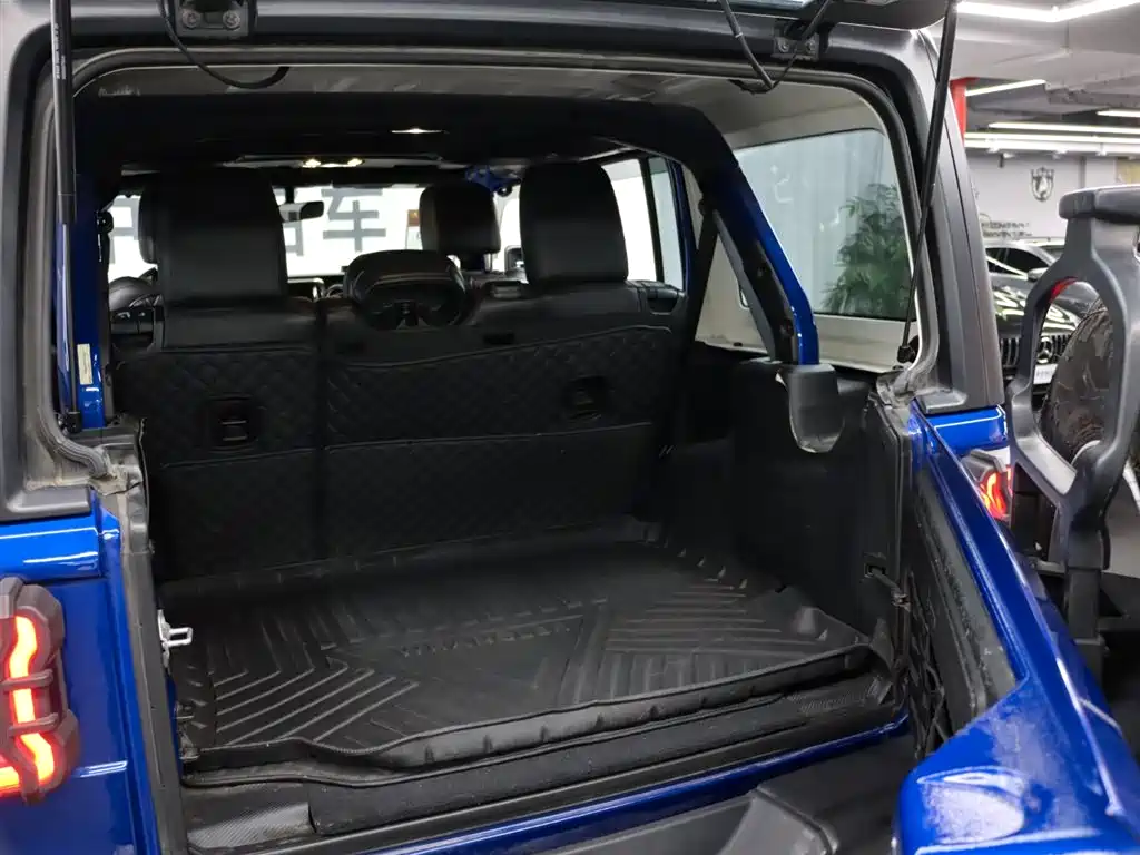 Jeep Wrangler 2020 — фото 26