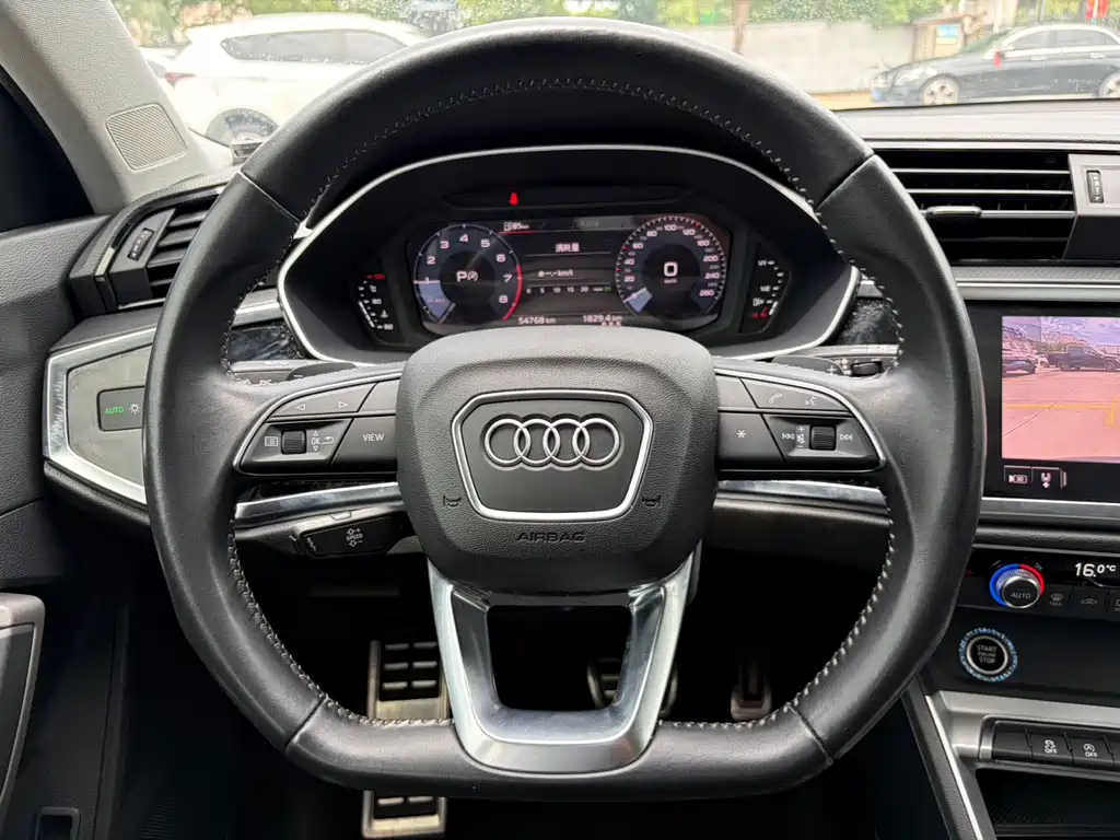 Audi Q3 2021 — фото 14