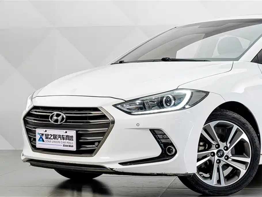 Hyundai Elantra 2018 — фото 3