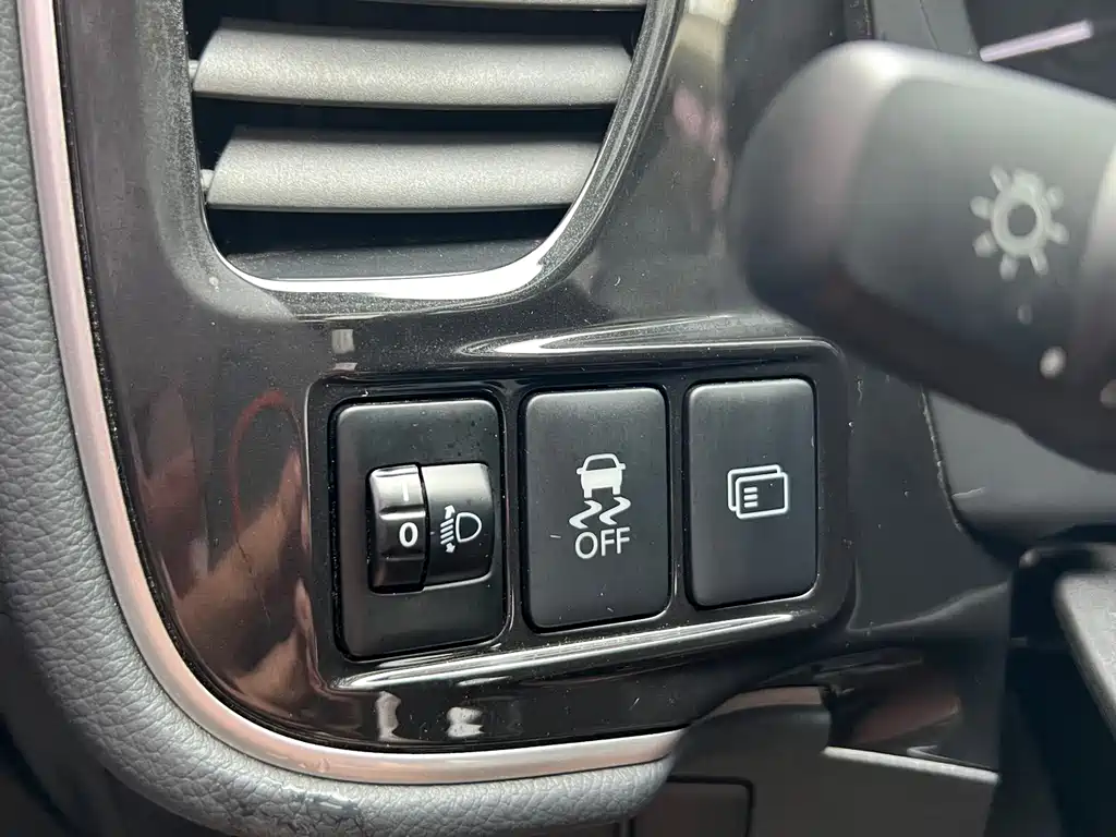 Mitsubishi Outlander 2023 — фото 16