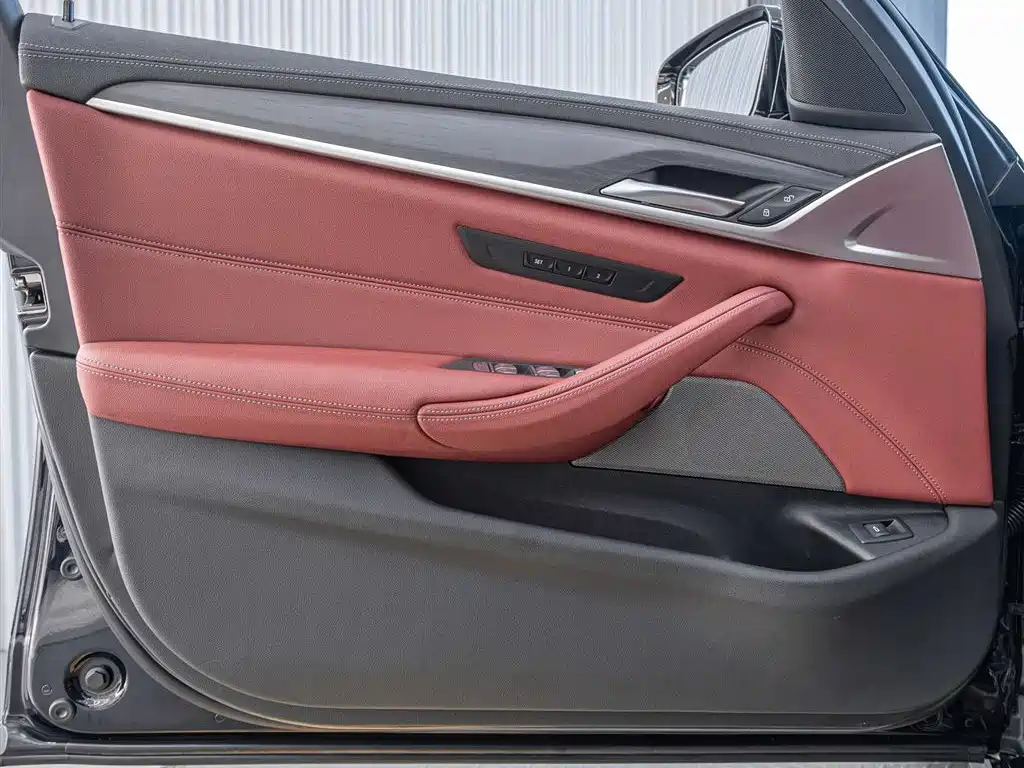 BMW 5 Series 2024 — фото 16