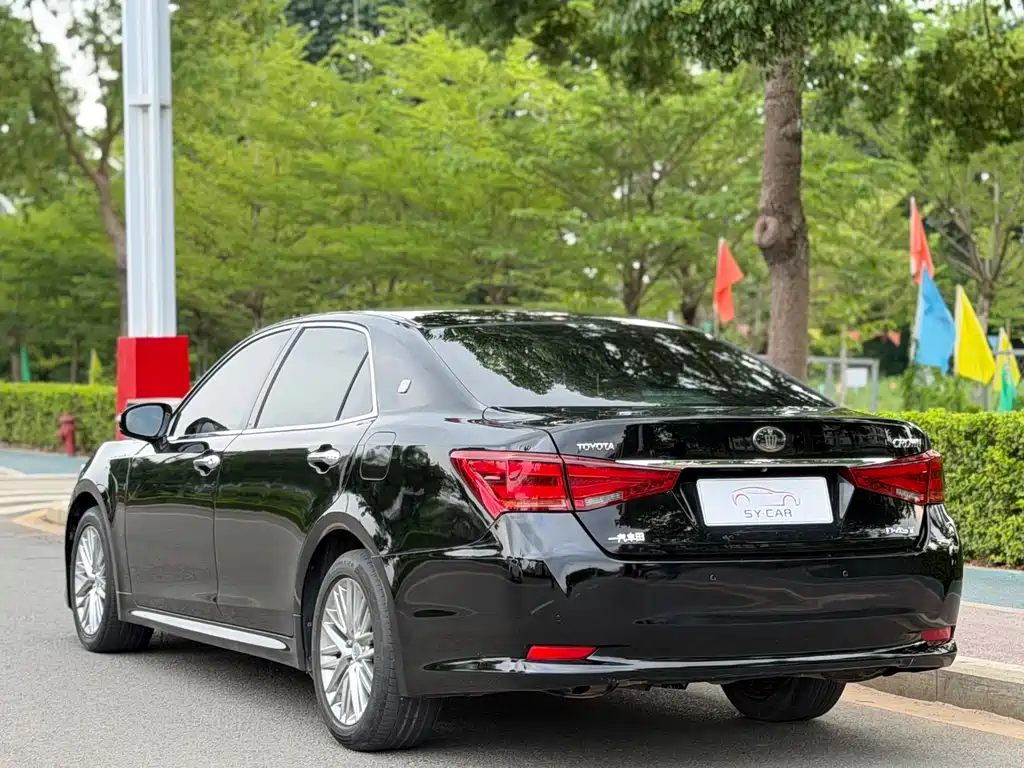 Toyota Crown 2017 — фото 6