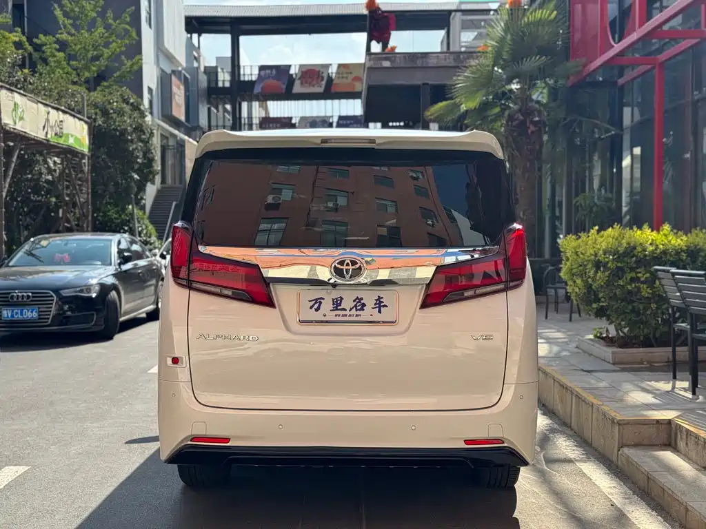 Toyota Alphard 2019 — фото 35