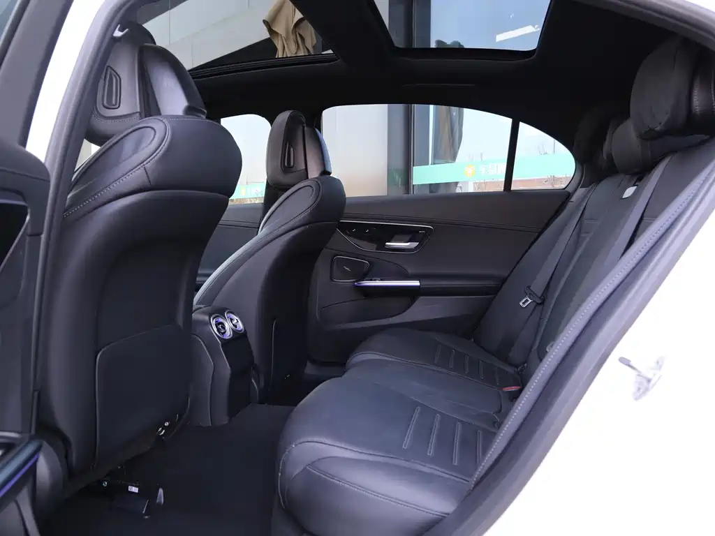 Mercedes-Benz C-Class 2023 — фото 14