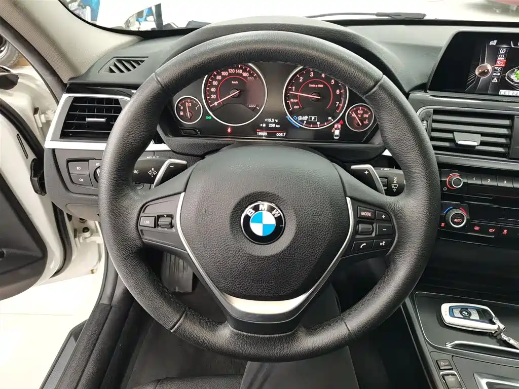 BMW 3 Series 2017 — фото 7
