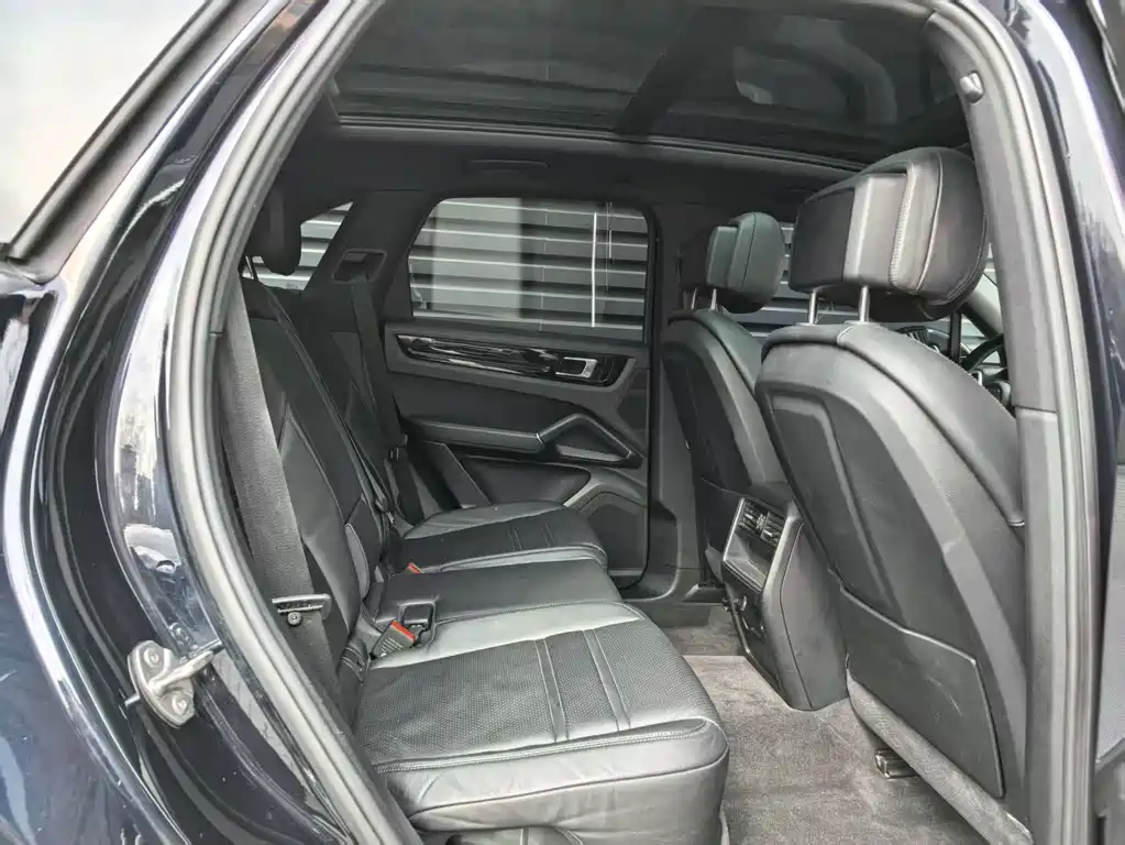 Porsche Cayenne 2018 — фото 13