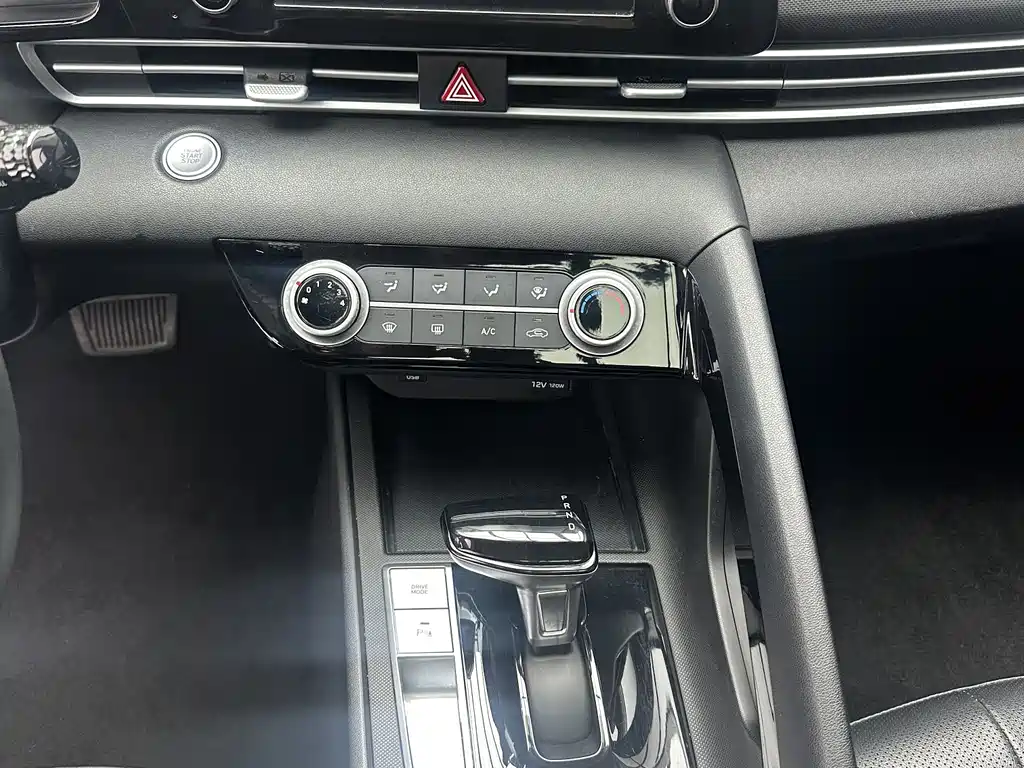 Hyundai Elantra 2022 — фото 16