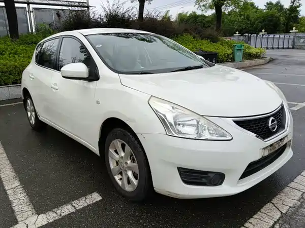 Nissan Tiida 2015