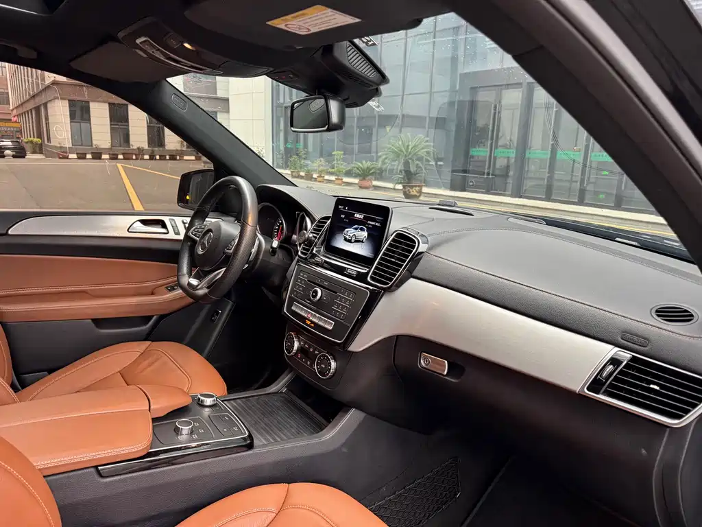 Mercedes-Benz GLE AMG 2018 — фото 13