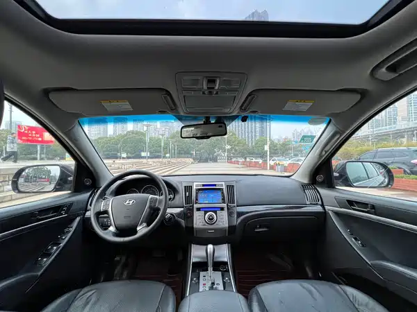Hyundai Velasquez 2012
