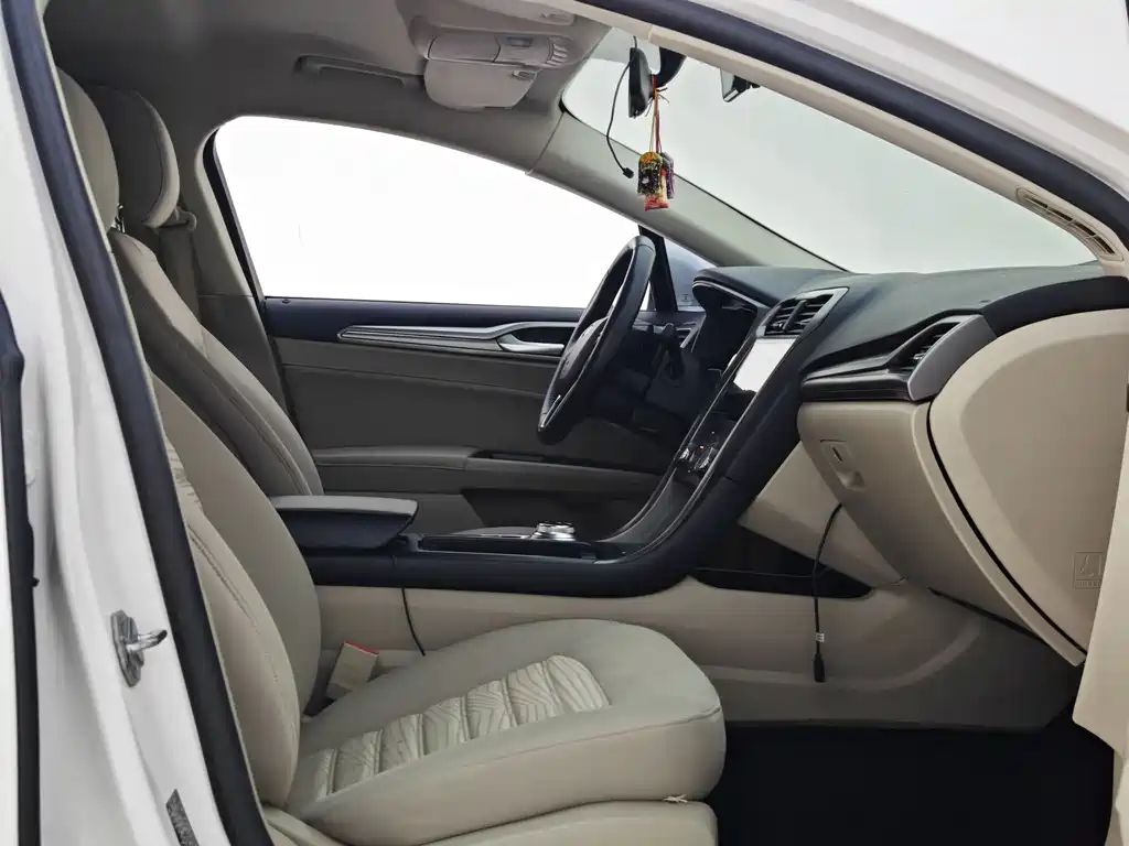 Ford Mondeo 2018 — фото 10