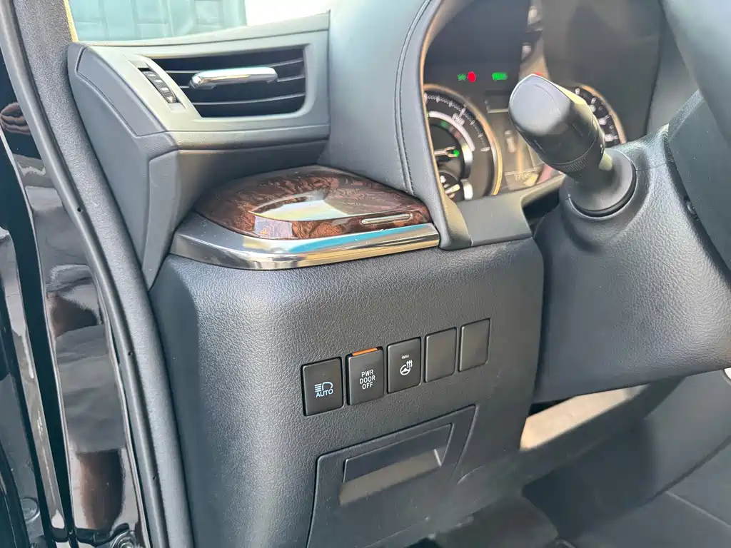 Toyota Alphard 2021 — фото 18