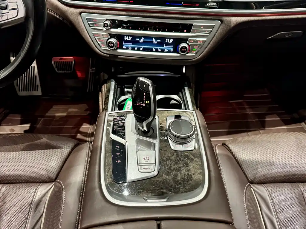 BMW 7 Series 2019 — фото 9