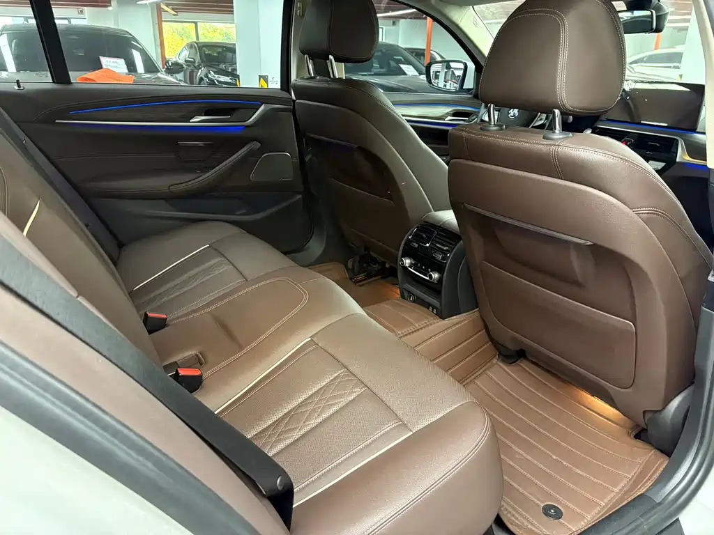 BMW 5 Series 2020 — фото 12