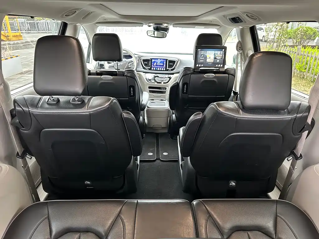 Chrysler Grand Voyager 2019 — фото 14