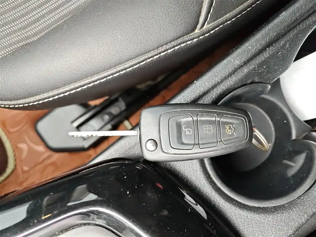 Ford Focus 2015 — фото 17