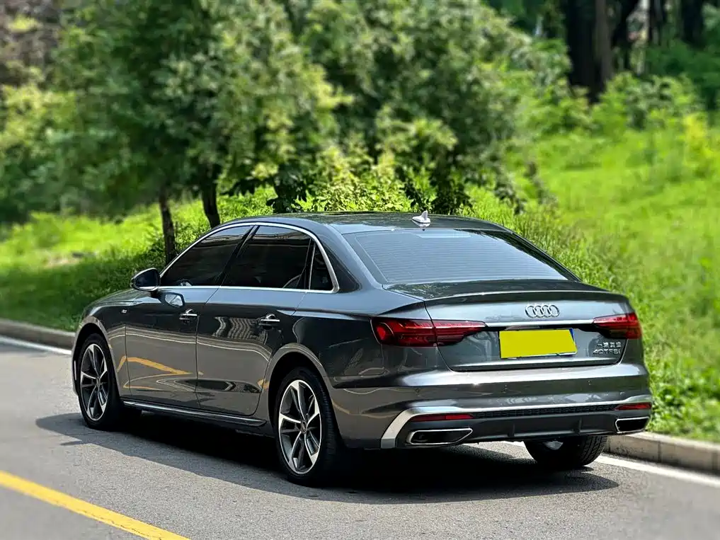 Audi A4L 2023 — фото 3