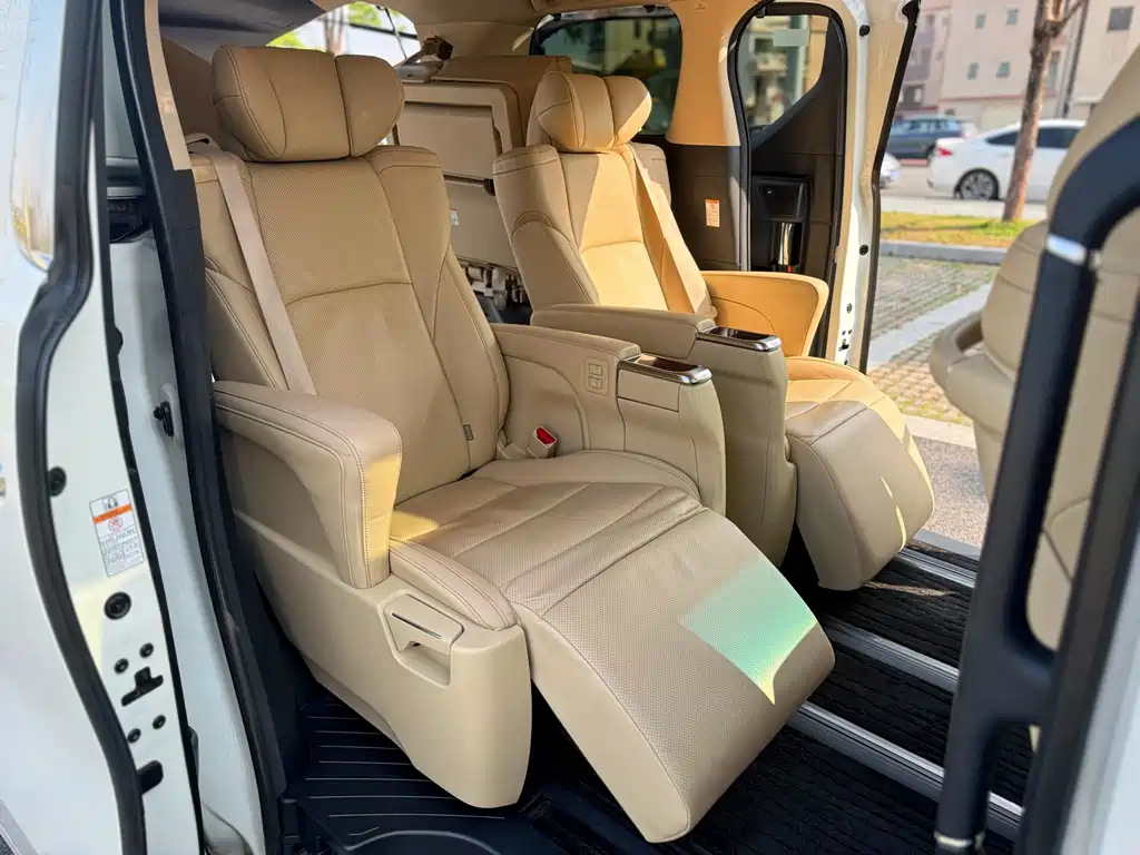 Toyota Alphard 2017 — фото 9