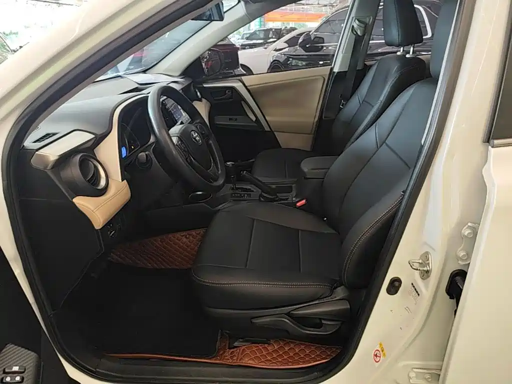 Toyota RAV4 2016 — фото 15