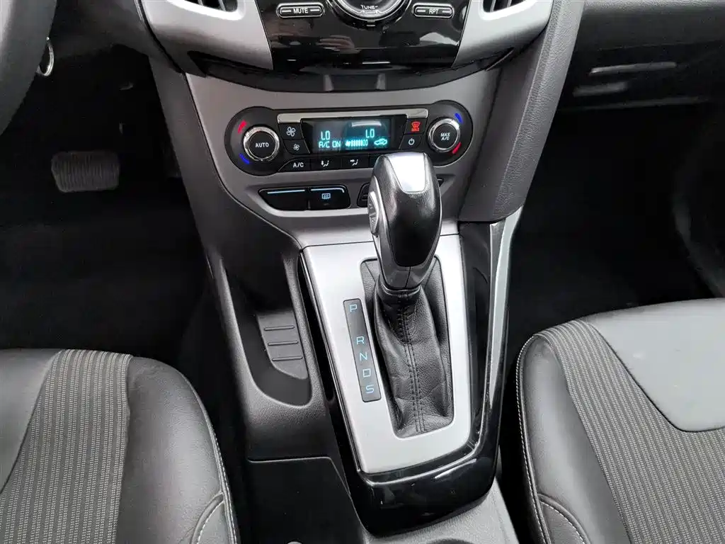 Ford Focus 2014 — фото 13