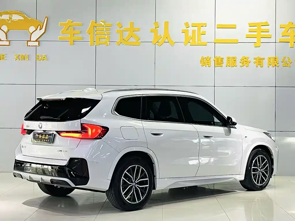 BMW iX1 2024