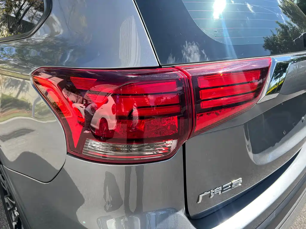 Mitsubishi Outlander 2020 — фото 12