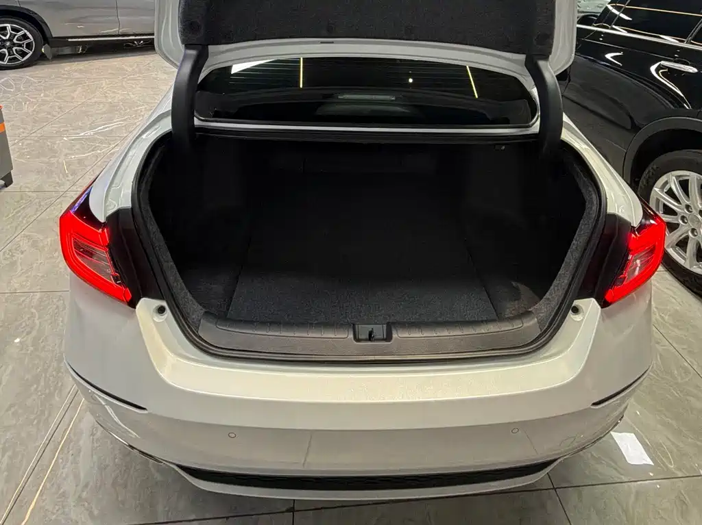 Honda Accord 2022 — фото 15