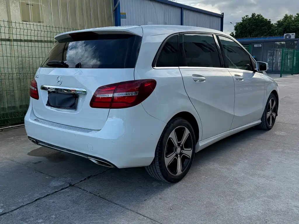 Mercedes-Benz B-Class 2017 — фото 19