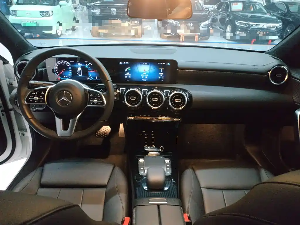 Mercedes-Benz A-Class 2023 — фото 10