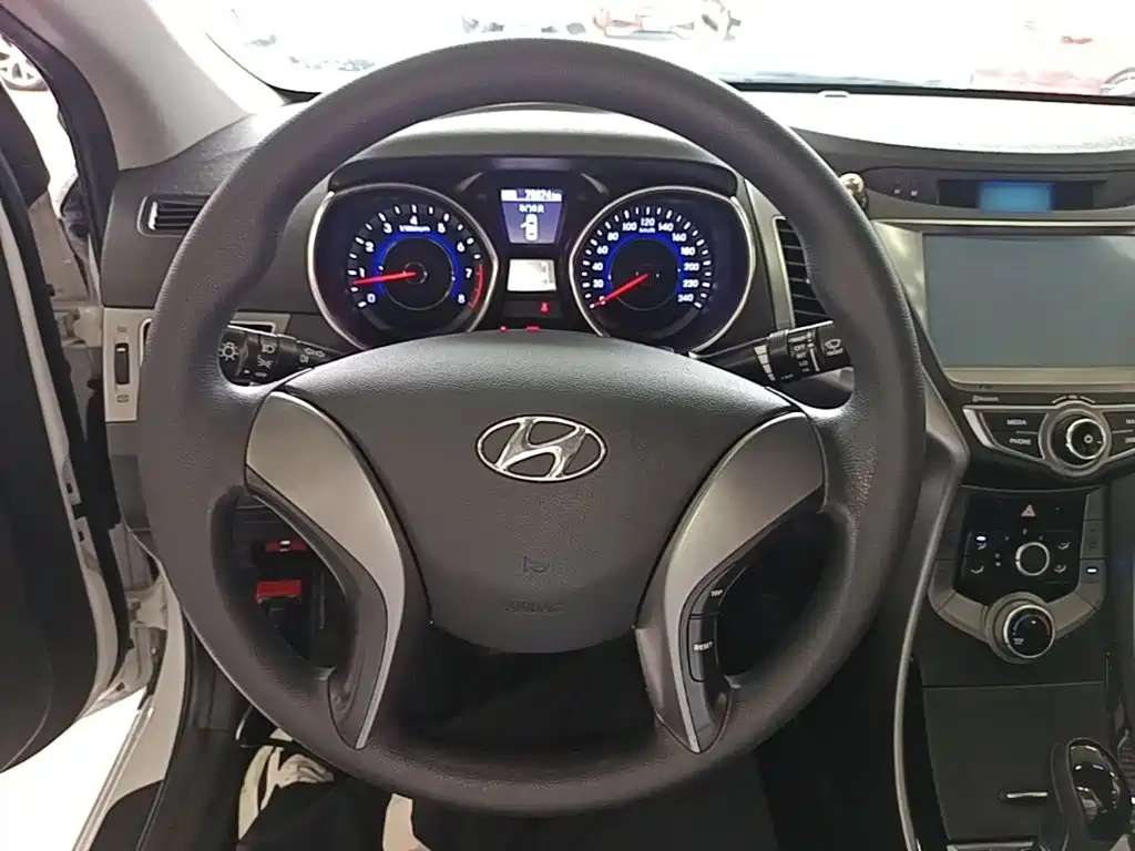 Hyundai Elantra Langdong 2016 — фото 11