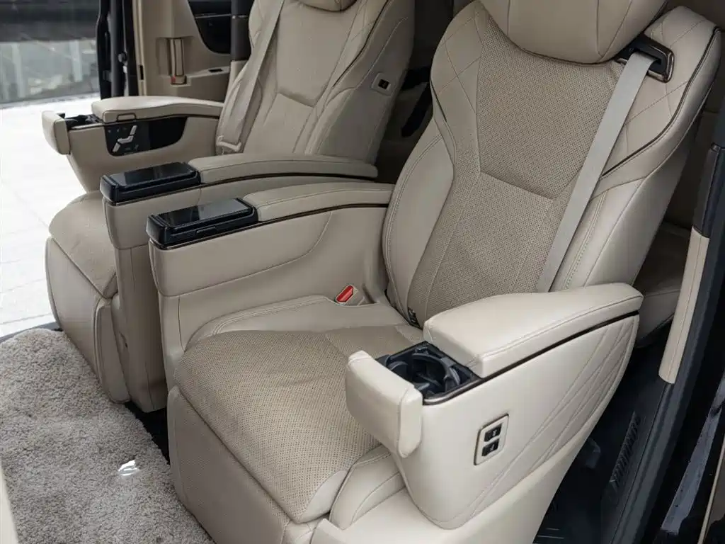 Toyota Alphard 2024 — фото 17
