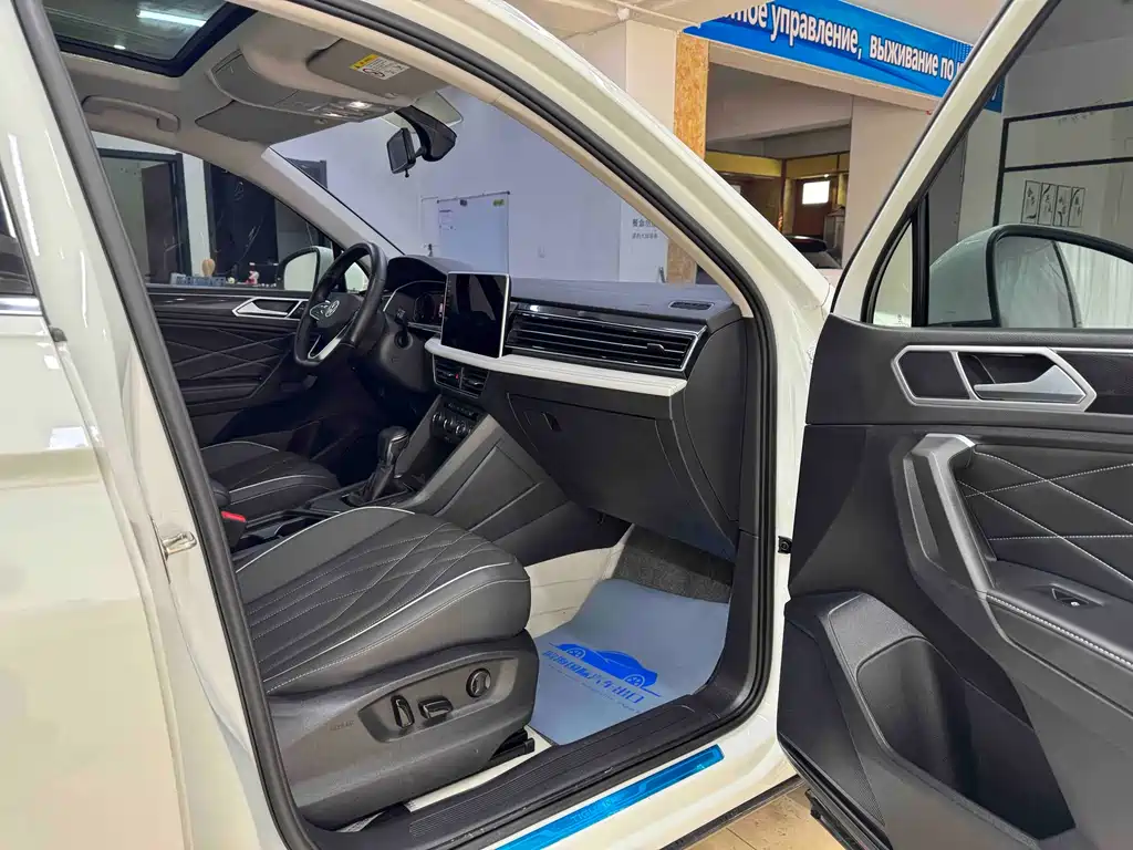 Volkswagen Tiguan L 2023 — фото 10