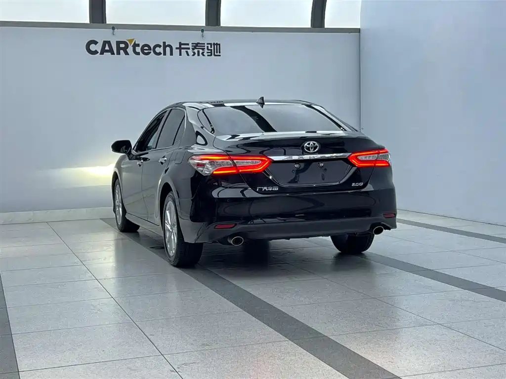 Toyota Camry 2023 — фото 10