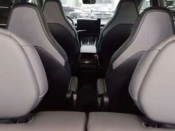 Tesla Model Y L 2026