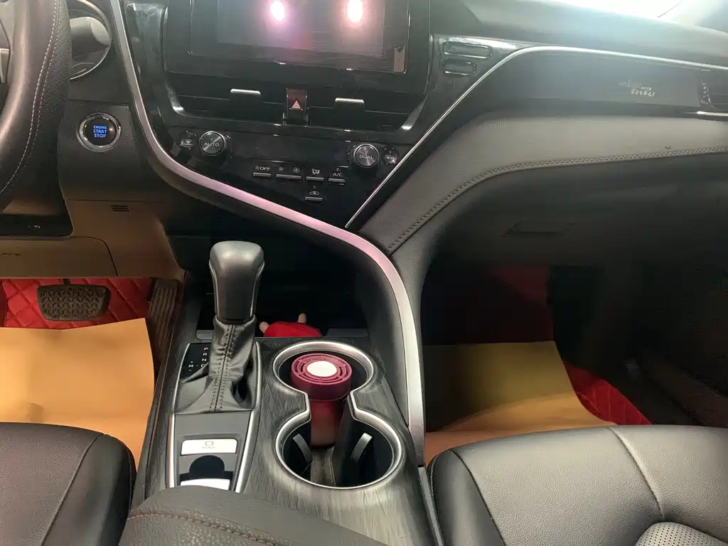 Toyota Camry 2023 — фото 13