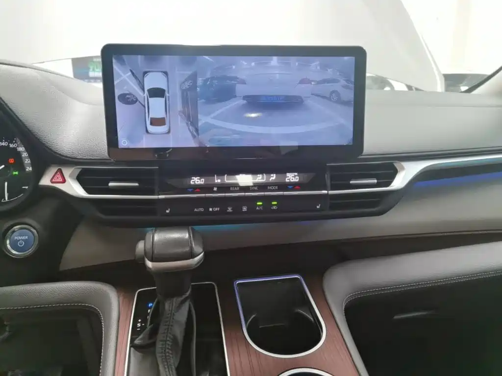 Toyota Sienna 2023 — фото 13