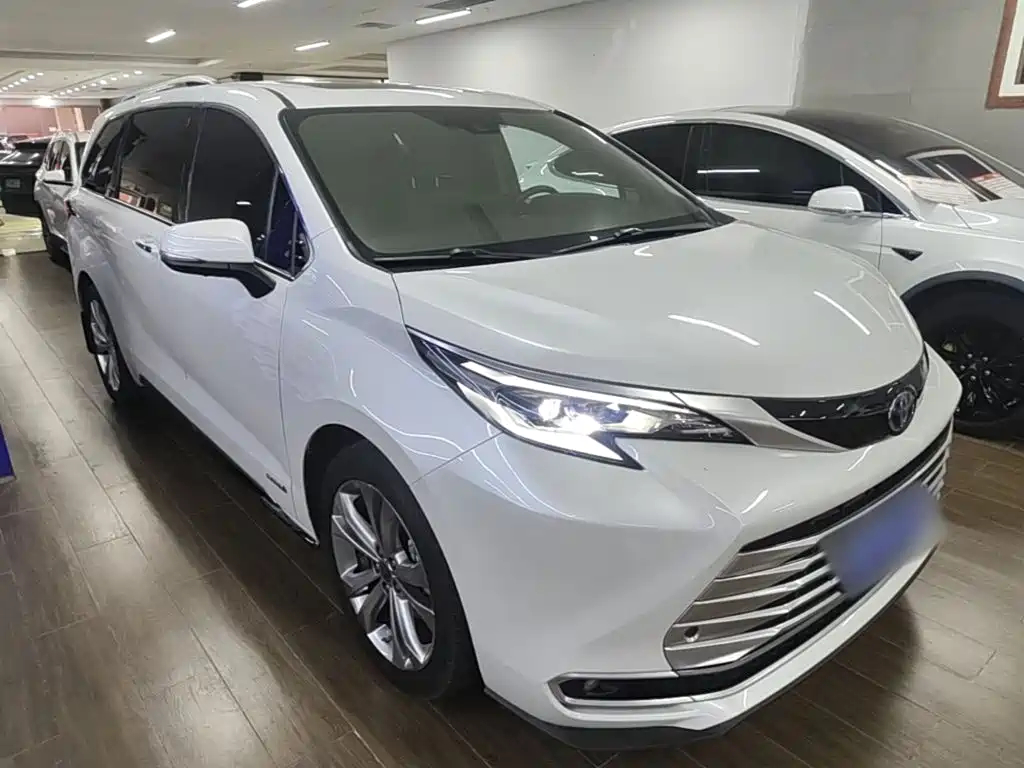 Toyota Sienna 2023 — фото 4