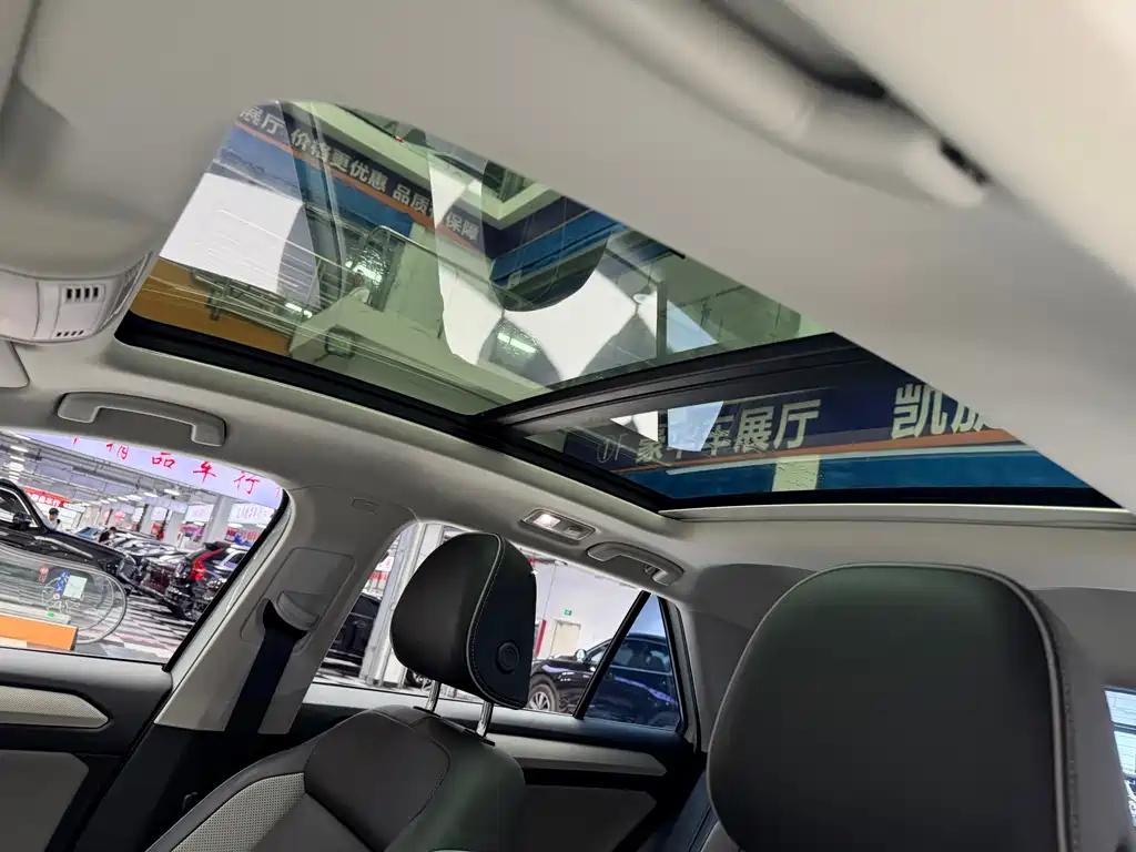 Volkswagen T-Roc 2023 — фото 18