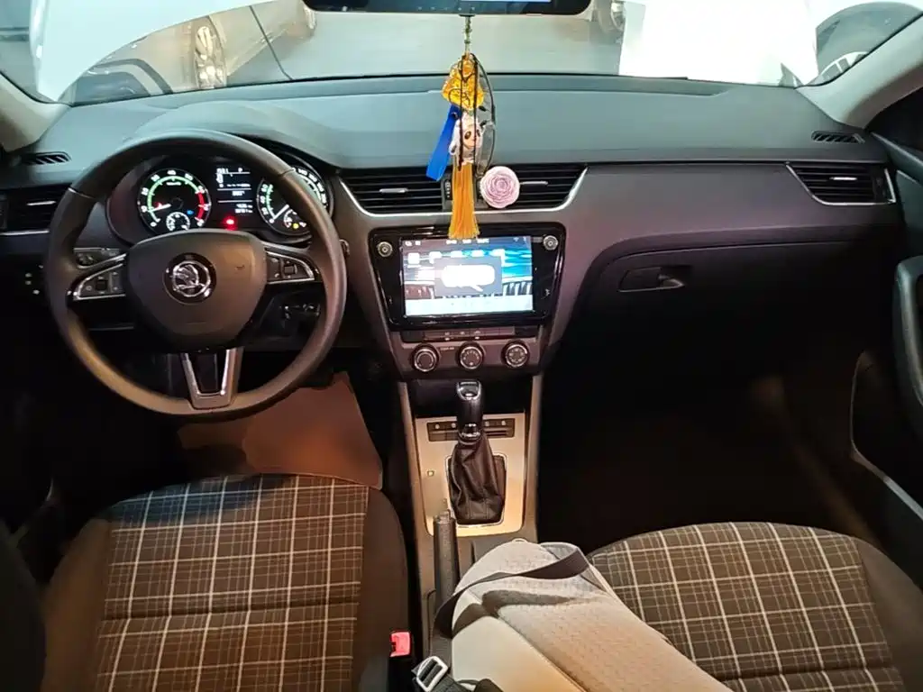 Skoda Octavia 2019 — фото 10